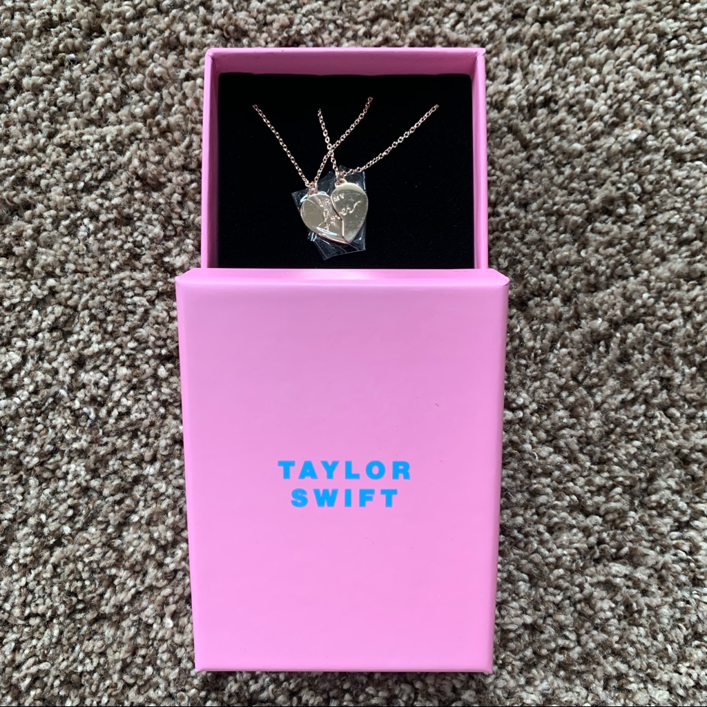 New Taylor Swift Lover Bff Necklace Set 150$